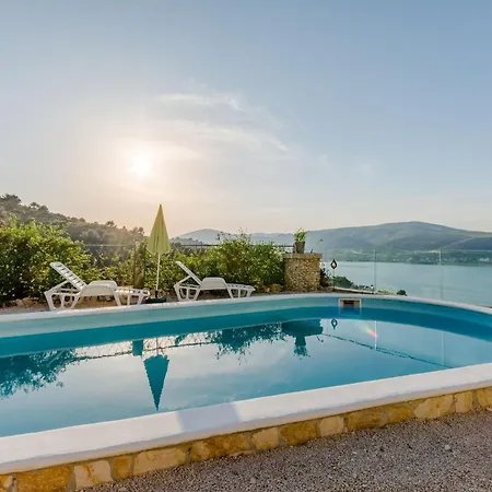 公寓 Sea Star - Three-bedroom With Pool And Sea View 特罗吉尔