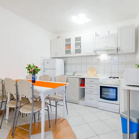 公寓 Sea Star - Three-bedroom With Pool And Sea View