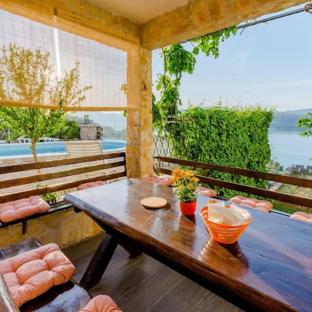 Sea Star - Three-bedroom With Pool And Sea View * 特罗吉尔